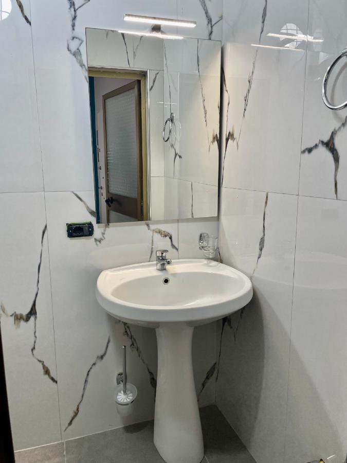 Central Room Private Entry And Bathroom Tirana Zewnętrze zdjęcie