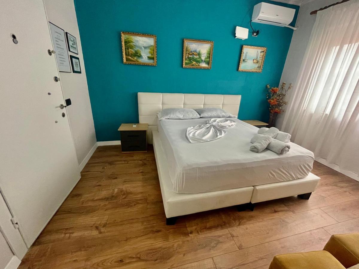 Central Room Private Entry And Bathroom Tirana Zewnętrze zdjęcie
