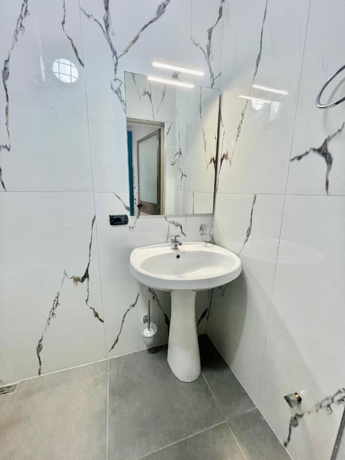 Central Room Private Entry And Bathroom Tirana Zewnętrze zdjęcie